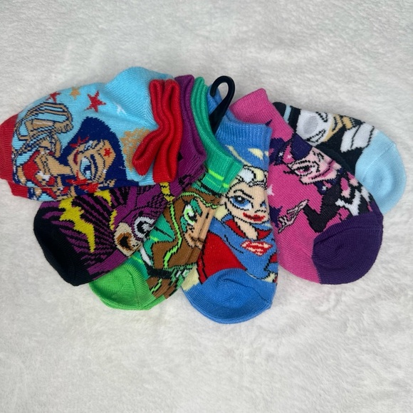 COMICS SUPER HERO GIRLS 6 Pair Anklet Socks Kids Toddler, Shoe Size 4-7.5 NEW - Picture 1 of 6